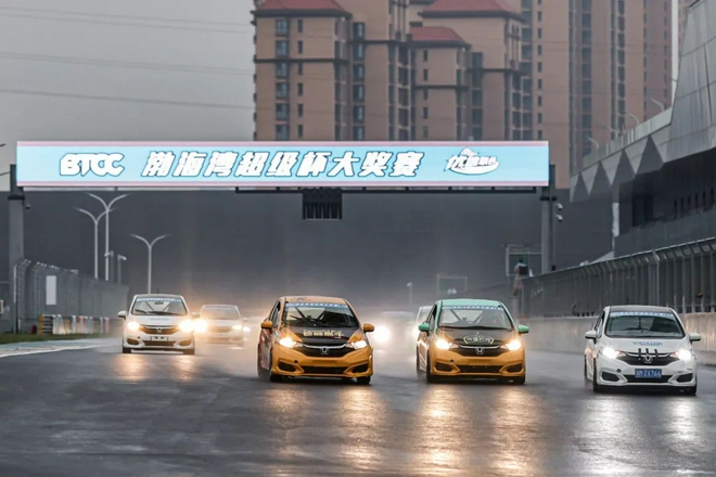 雨中角逐 V1场地挑战赛官方测试圆满落幕