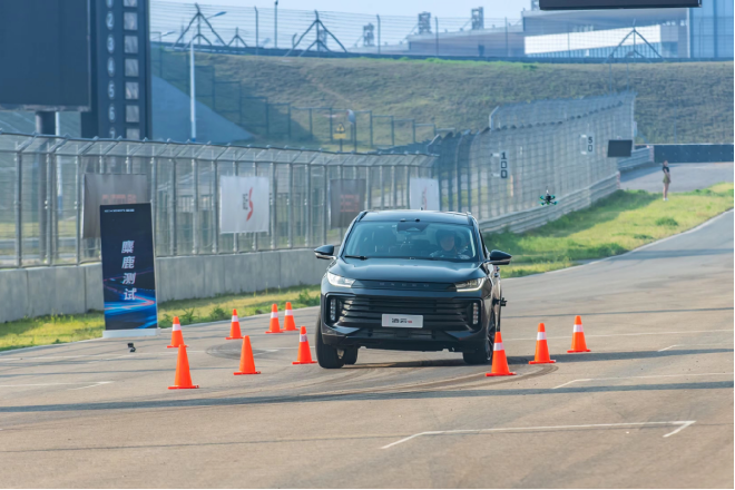 15.99万元 - 16.99万元，“赛道级性能SUV”星途凌云S热血上市