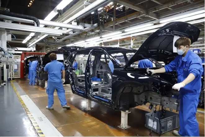 相比新能源车涨价 燃油车骑虎难下