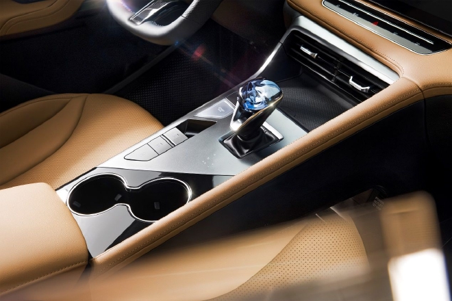 全新RX5内饰官图发布 27英寸大屏吸睛