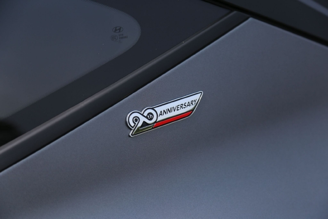 黑化元素/专属铭牌 现代20周年纪念版车型实拍