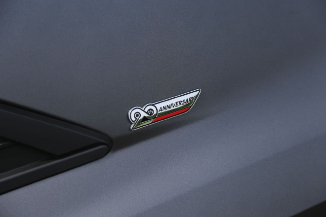 黑化元素/专属铭牌 现代20周年纪念版车型实拍