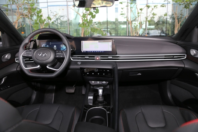 黑化元素/专属铭牌 现代20周年纪念版车型实拍