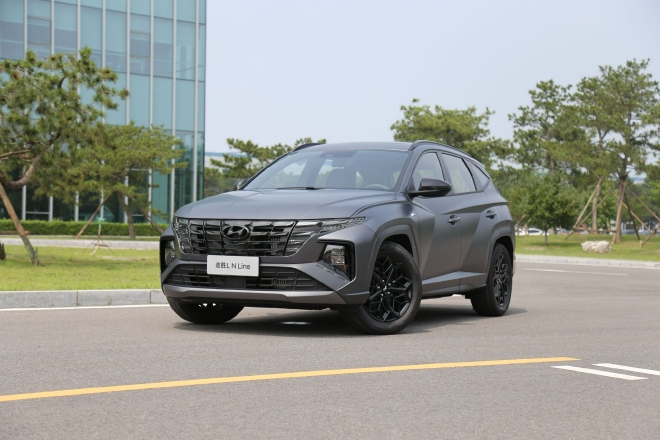 黑化元素/专属铭牌 现代20周年纪念版车型实拍