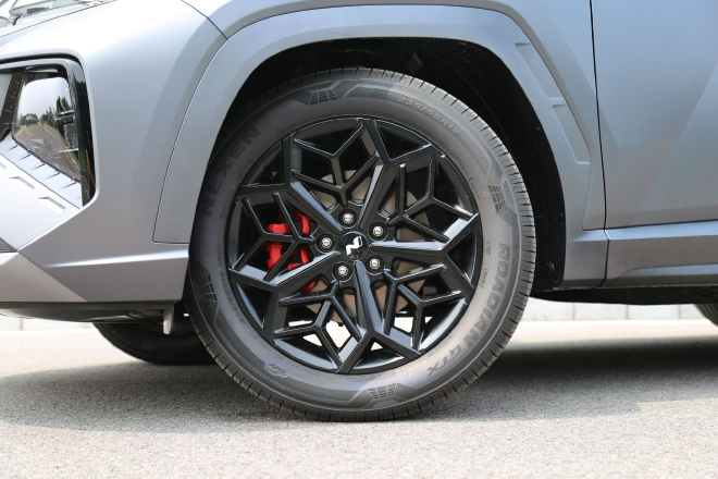 黑化元素/专属铭牌 现代20周年纪念版车型实拍