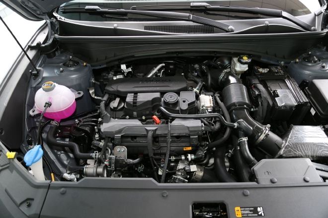 黑化元素/专属铭牌 现代20周年纪念版车型实拍