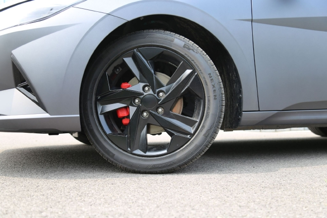 黑化元素/专属铭牌 现代20周年纪念版车型实拍