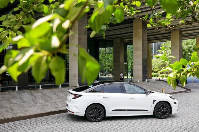 实现“类人”驾驶体验 试乘极狐阿尔法S全新HI版