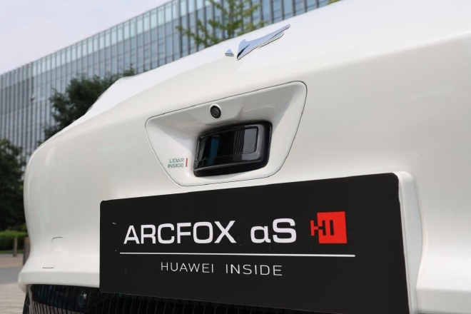 实现“类人”驾驶体验 试乘极狐阿尔法S全新HI版