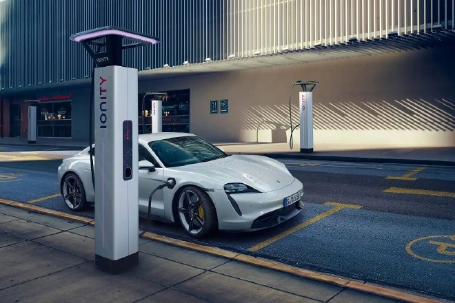 超快充换电加速袭来 车企竞逐补能赛道