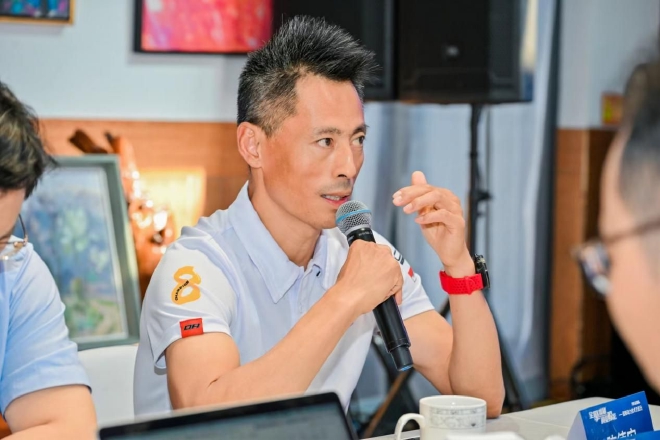 中国著名CRC冠军车手、中国汽车摩托车运动联合会教官陈德安