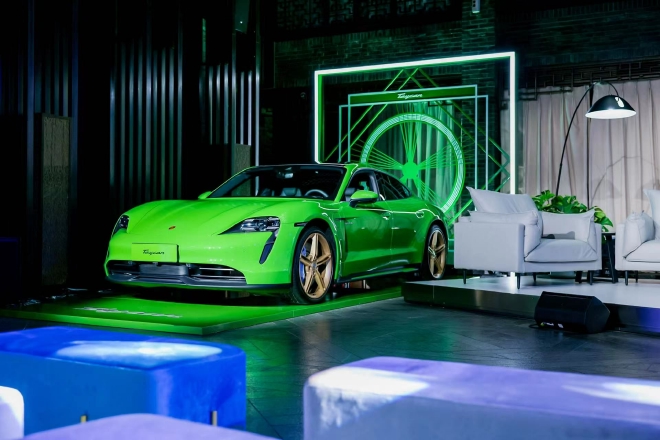 保时捷中国携艺术家丁乙联袂呈现跑车艺术新创想