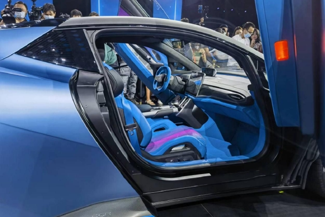 埃安推全新品牌Hyper昊铂 首款超跑亮相