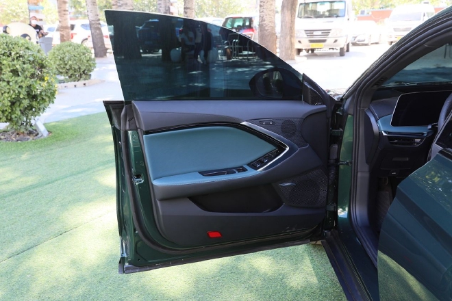 新车实拍：MG7内饰首拍 孔雀森林配色