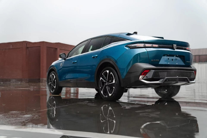 原汁原味品法式 标致408X无伪谍照首曝