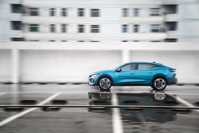 原汁原味品法式 标致408X无伪谍照首曝