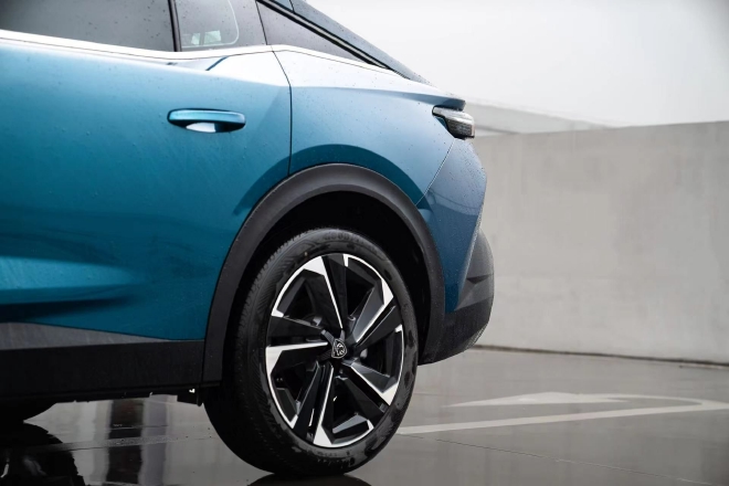 原汁原味品法式 标致408X无伪谍照首曝