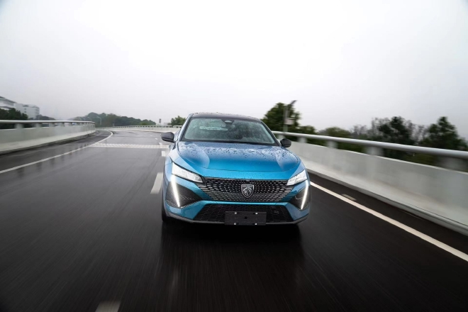 原汁原味品法式 标致408X无伪谍照首曝