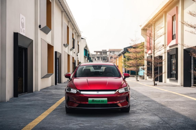 年销量超30万 秦PLUS助力比亚迪拿下2022年度销冠