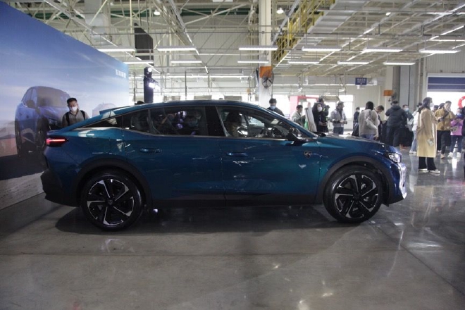 生而无界敢于创新 东风标致408X量产下线