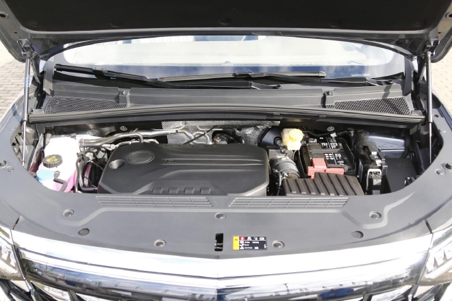 外观进化/舒适性提升 实拍2023款荣威iMAX8尊荣版