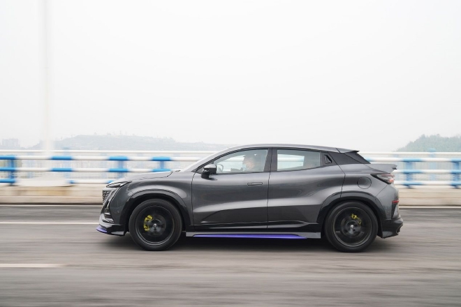 智能升级动态表现依旧抢眼 试驾第二代UNI-T运动旗舰版