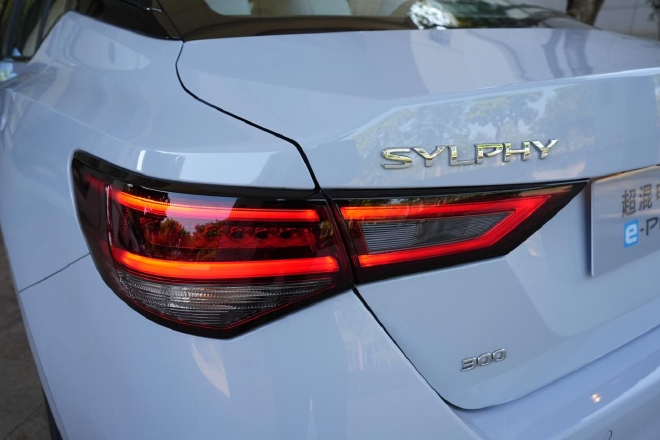 Evolution to accompany the family Test drive the new Sylphy family