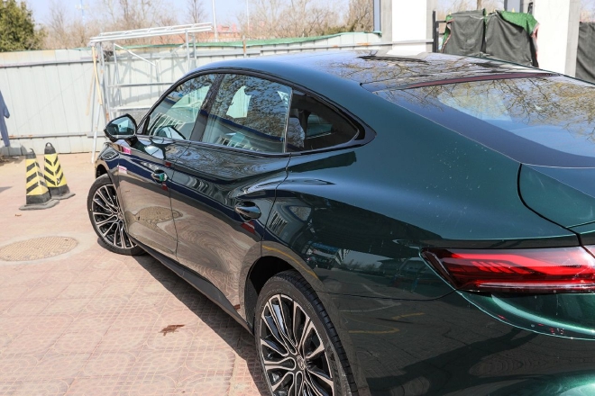 当名爵遇到轿跑造型 实拍MG7