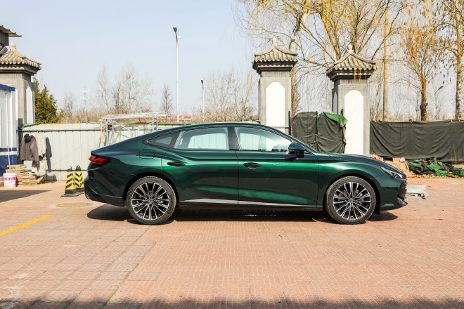 当名爵遇到轿跑造型 实拍MG7