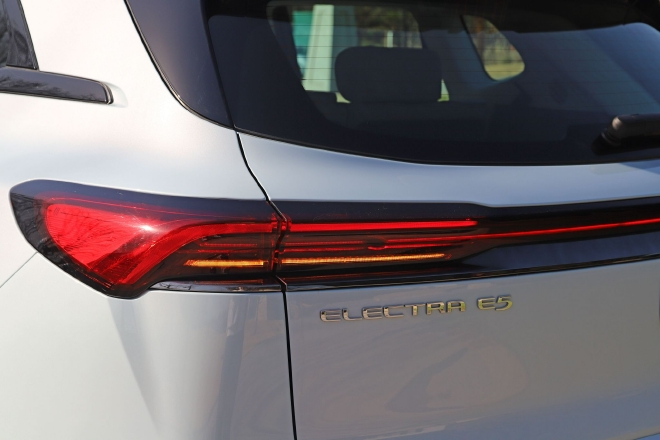 错位竞争的优势 静态体验别克E5