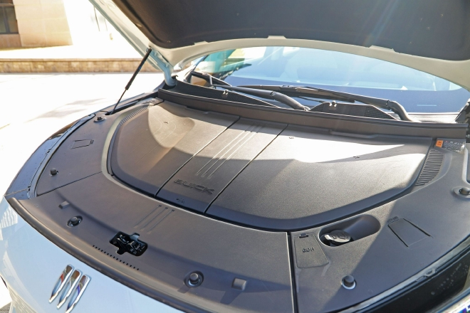 错位竞争的优势 静态体验别克E5