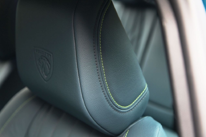 一车更比四车强 抢先试驾东风标致408X