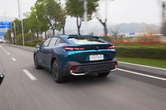 一车更比四车强 抢先试驾东风标致408X