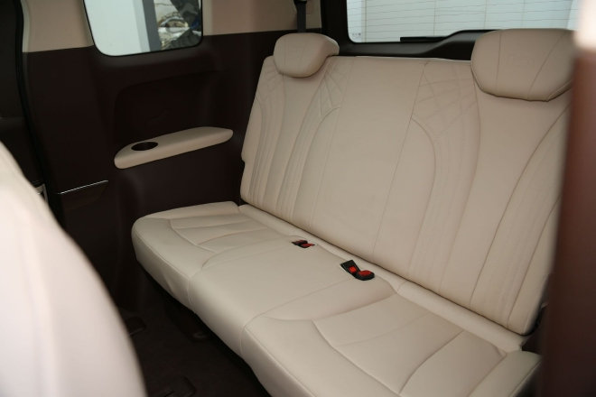 一次大胆的尝试 静态体验一汽奔腾M9