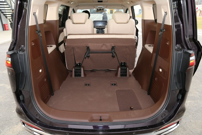 一次大胆的尝试 静态体验一汽奔腾M9