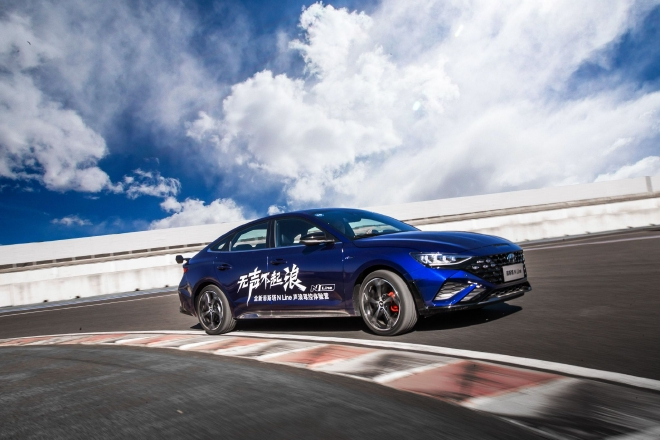 懂年轻人所想 赛道体验菲斯塔N Line