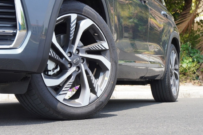 加速如德芙般丝滑 试驾星越L 8AT两驱旗舰版