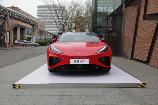 潮酷时尚又好玩 静态体验哪吒GT纯电小跑车