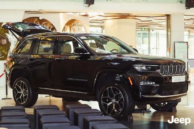 越野电动化新作 Jeep®全新⼤切诺基4xe亮相北京