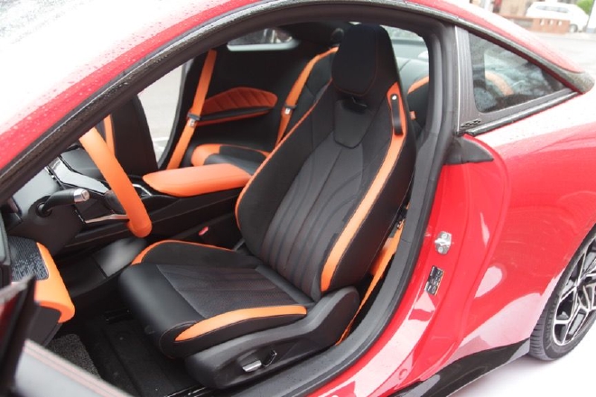 潮酷时尚又好玩 静态体验哪吒GT纯电小跑车