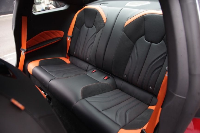 潮酷时尚又好玩 静态体验哪吒GT纯电小跑车