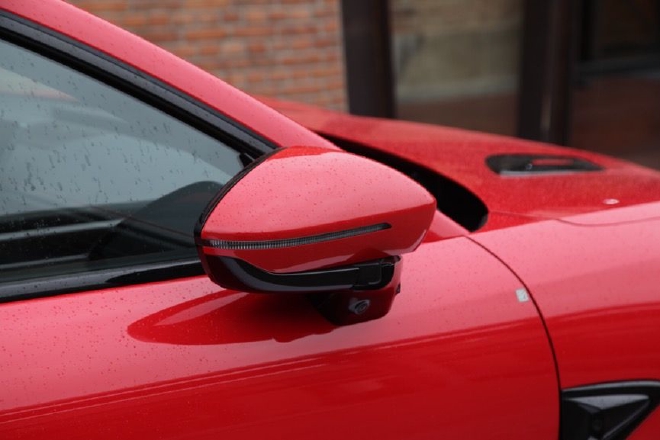 潮酷时尚又好玩 静态体验哪吒GT纯电小跑车