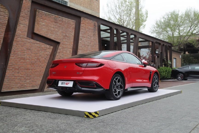 潮酷时尚又好玩 静态体验哪吒GT纯电小跑车