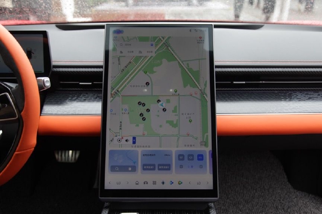 潮酷时尚又好玩 静态体验哪吒GT纯电小跑车