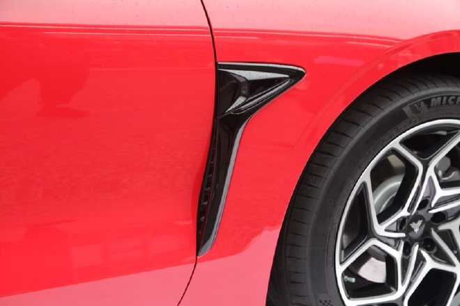 潮酷时尚又好玩 静态体验哪吒GT纯电小跑车