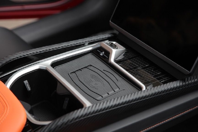 潮酷时尚又好玩 静态体验哪吒GT纯电小跑车