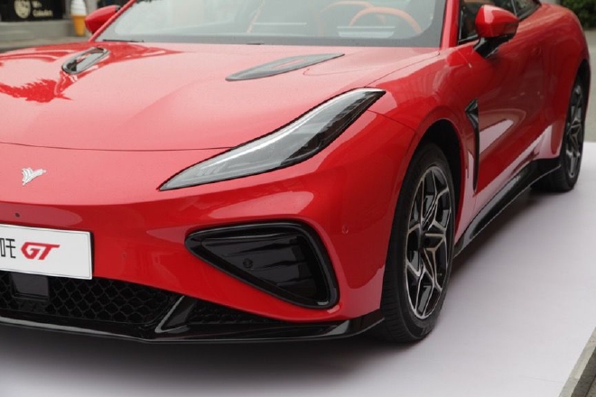 潮酷时尚又好玩 静态体验哪吒GT纯电小跑车