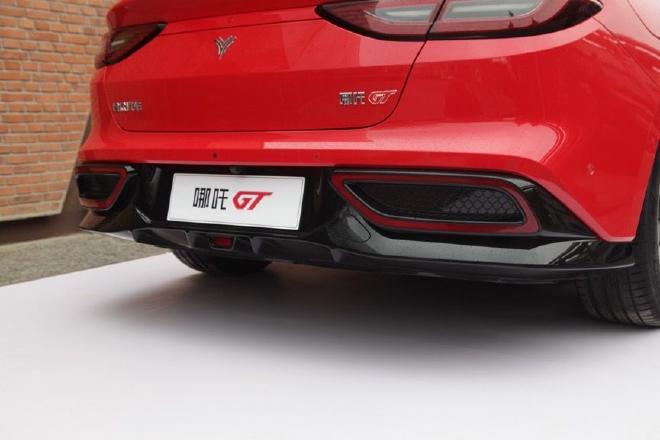 潮酷时尚又好玩 静态体验哪吒GT纯电小跑车