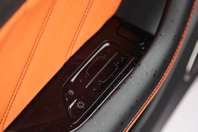 潮酷时尚又好玩 静态体验哪吒GT纯电小跑车