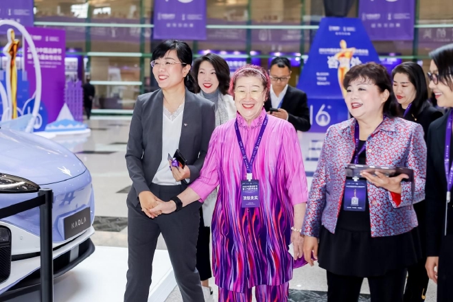 极狐汽车考拉获“智能亲子新能源车”称号